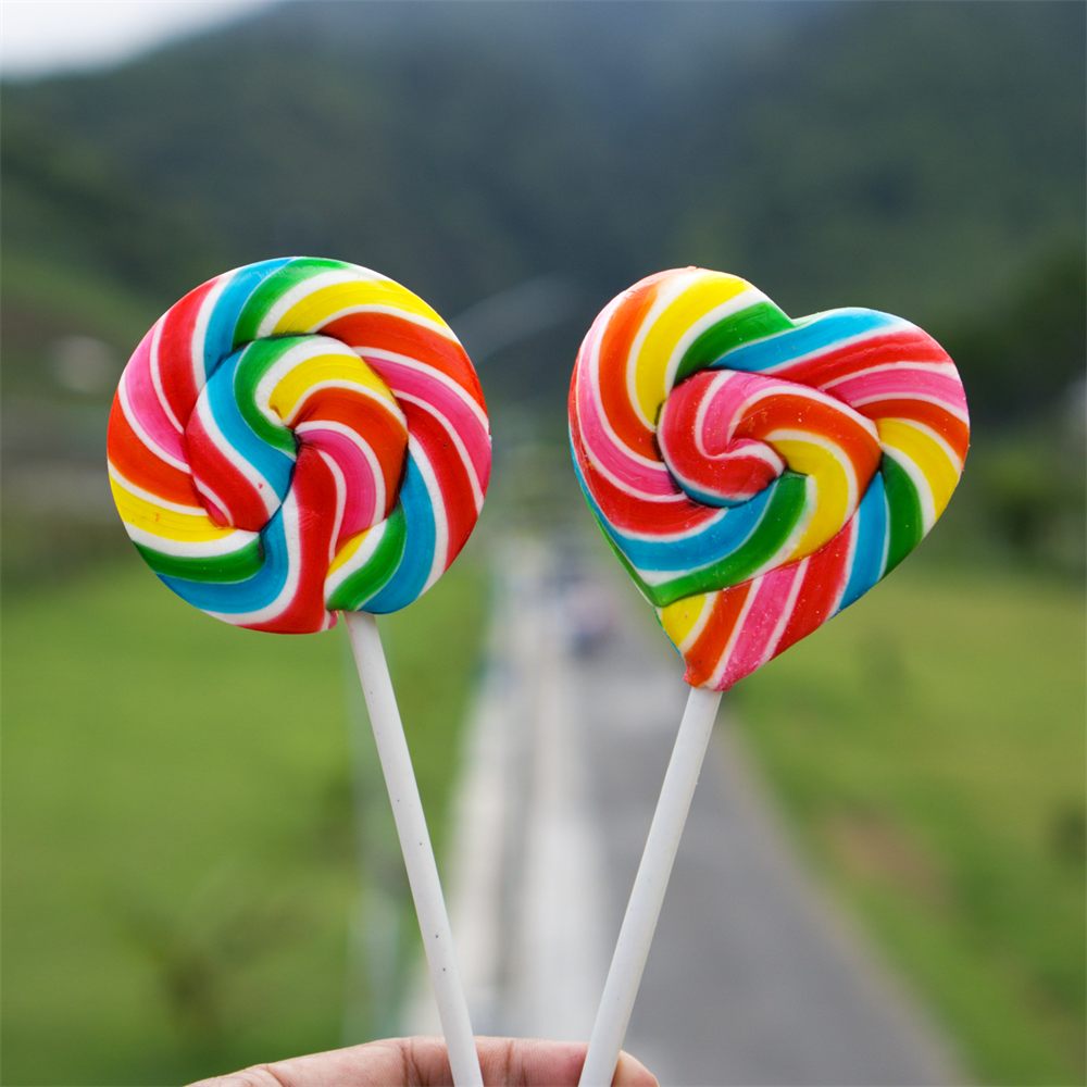 Lolipop 7 cm bentuk bulat dan love dipegang tangan